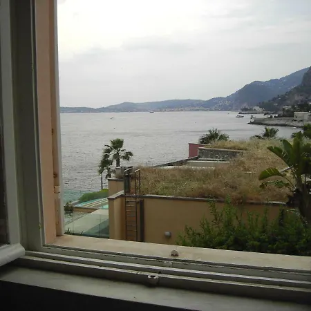 Apartment Pied Dans L'eau. Tres Charmant