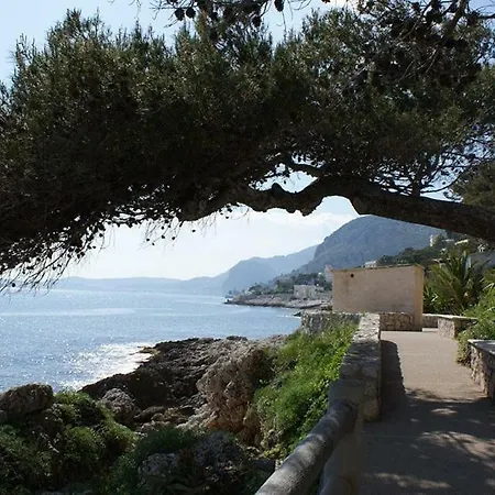 Apartment Pied Dans L'eau. Tres Charmant Cap-d'Ail