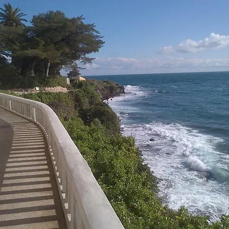 Apartament Pied Dans L'eau. Tres Charmant Cap-d'Ail